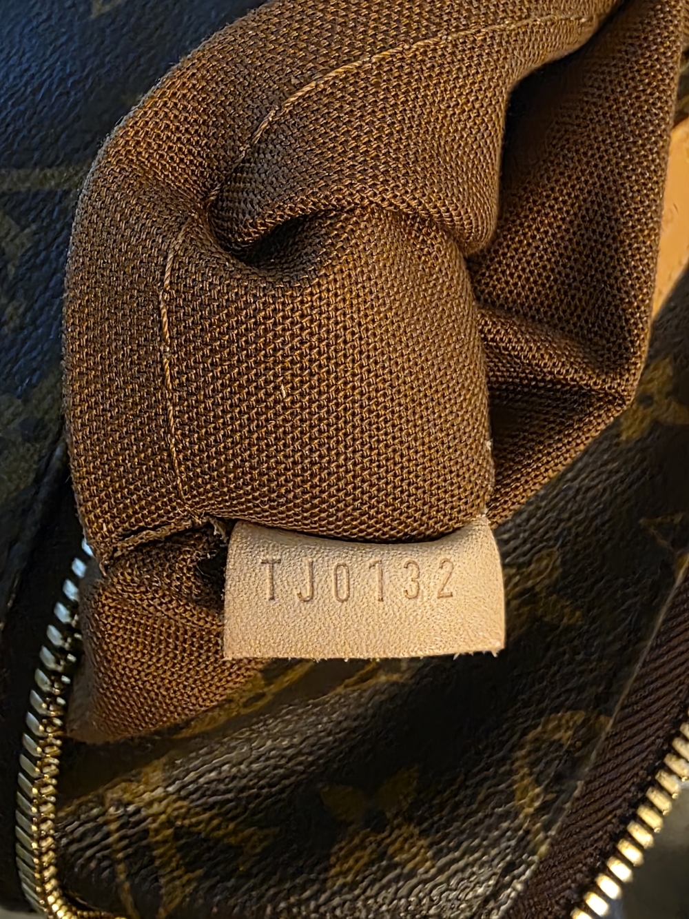 Louis Vuitton Monogram Shoulder Hobo Bag in Brown and Vachetta - Picture 12 of 16